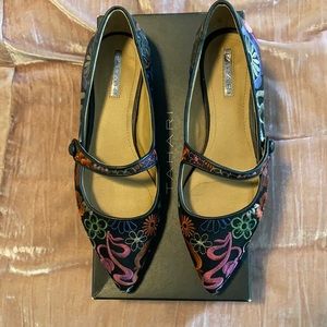 Pointy toe ballet flats